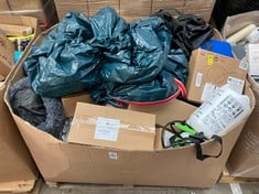 Lot 160  
            Edinburgh SR22 - Delivery Or Collection 

                
PALLET OF GENERAL GOODS TO INCLUDE STAINLESS STEEL FRYING PAN: LOCATION - ROW 6(C...