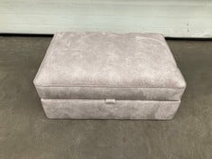Lot 177  
            Edinburgh SR22 - Delivery Or Collection 

                
DFS.COM OATMEAL GREY STORAGE FOOTSTOOL ORIGINAL RRP £380:: LOCATION - SOFA RACKS(...
