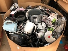Lot 187  
            Edinburgh SR22 - Delivery Or Collection 

                
PALLET OF LOOSE ELECTRICALS TO INCLUDE RUSSELL HOBBS STEAM IRON: LOCATION - PALLE...