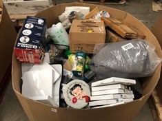 Lot 189  
            Edinburgh SR22 - Delivery Or Collection 

                
PALLET OF GENERAL GOODS TO INCLUDE RAIN CHAIN (VERDIGRIS).: LOCATION - PALLET SHE...