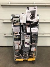 Lot 208  
            Edinburgh SR22 - Delivery Or Collection 

                
QUANTITY OF KITCHEN & APPLIANCES ITEMS TO INCLUDE GEEPAS 1.5L FILTER COFFEE MACHI...