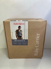 Lot 153  
            Edinburgh SR34 - Delivery Only 

                
BABY BJORN BABY CARRIER ONE AIR:: LOCATION - A