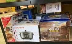 Lot 157  
            Edinburgh SR34 - Delivery Only 

                
QUANTITY OF KITCHEN & APPLIANCES ITEMS TO INCLUDE RUSSELL HOBBS BUCKINGHAM FILTER...