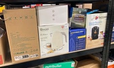 Lot 205  
            Edinburgh SR34 - Delivery Only 

                
QUANTITY OF KITCHEN & APPLIANCES ITEMS TO INCLUDE RUSSELL HOBBS MY IRON STEAM IRO...