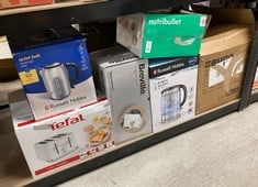 Lot 207  
            Edinburgh SR34 - Delivery Only 

                
QUANTITY OF KITCHEN & APPLIANCES ITEMS TO INCLUDE RUSSELL HOBBS BRUSHED STAINLESS...
