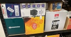 Lot 212  
            Edinburgh SR34 - Delivery Only 

                
QUANTITY OF KITCHEN & APPLIANCES ITEMS TO INCLUDE RUSSELL HOBBS ILLUMINATING 1.7L...