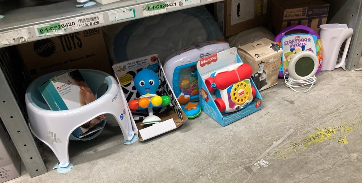 Lot 235  
            Edinburgh SR34 - Delivery Only 
                
QUANTITY OF BABY & TODDLER ITEMS TO INCLUDE TOMMEE TIPPEE INSULATED BOTTLE BAGS, ...