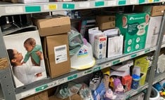 Lot 240  
            Edinburgh SR34 - Delivery Only 

                
QUANTITY OF BABY & TODDLER ITEMS TO INCLUDE NUK MINI-ME SIP TODDLER CUP | 9+ MONT...