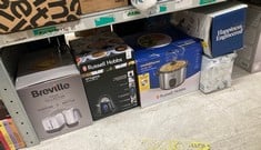 Lot 243  
            Edinburgh SR34 - Delivery Only 

                
QUANTITY OF KITCHEN & APPLIANCES ITEMS TO INCLUDE RUSSELL HOBBS ELECTRIC RICE COO...