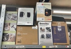 Lot 245  
            Edinburgh SR34 - Delivery Only 

                
QUANTITY OF KITCHEN & APPLIANCES ITEMS TO INCLUDE MORPHY RICHARDS 1.7L MOTIVE JUG...