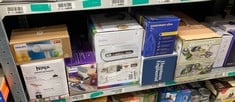 Lot 250  
            Edinburgh SR34 - Delivery Only 

                
QUANTITY OF KITCHEN & APPLIANCES ITEMS TO INCLUDE RUSSELL HOBBS STEAM IRON [3100W...