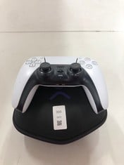 Lot 310  
            Edinburgh SR34 - Delivery Only 

                
SONY DUALSENSE CONTROLLER + VICTRIX GAMIBIT XBOX CONTROLLER: LOCATION - D