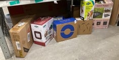 Lot 342  
            Edinburgh SR34 - Delivery Only 

                
QUANTITY OF PET PRODUCTS ITEMS TO INCLUDE CAT MATE MICROCHIP ACTIVATED CAT FLAP (...