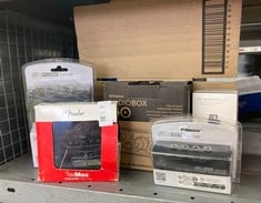Lot 392  
            Edinburgh SR34 - Delivery Only 

                
QUANTITY OF TECH & GAMING ITEMS TO INCLUDE KLARK TEKNIK MIC BOOSTER CT 1: LOCATIO...