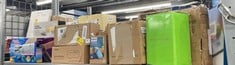 Lot 396  
            Edinburgh SR34 - Delivery Only 

                
QUANTITY OF KITCHEN & APPLIANCES ITEMS TO INCLUDE PHILIPS FABRIC SHAVER GC026/00,...