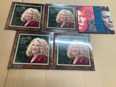 Lot 443  
            Edinburgh SR34 - Delivery Only 

                
QUANTITY OF TV & AUDIO ITEMS TO INCLUDE A HOLIDAY CAROLE [VINYL]: LOCATION - G