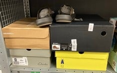 Lot 480  
            Edinburgh SR34 - Delivery Only 

                
QUANTITY OF CLOTHING & APPAREL ITEMS TO INCLUDE SOREL MEN'S MADSON 2 CHUKKA WATER...