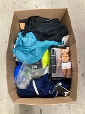 Lot 483  
            Edinburgh SR34 - Delivery Only 

                
QUANTITY OF CLOTHING & APPAREL ITEMS TO INCLUDE NIKE EVERYDAY COTTON STRETCH TRUN...