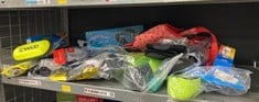 Lot 490  
            Edinburgh SR34 - Delivery Only 

                
QUANTITY OF SPORTS & EXERCISE ITEMS TO INCLUDE TIFOSI SPORT SUNGLASSES MENS AND W...