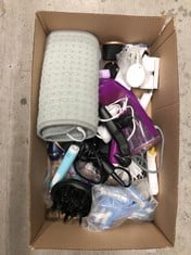 Lot 534  
            Edinburgh SR34 - Delivery Only 

                
QUANTITY OF HEALTH & BEAUTY ITEMS TO INCLUDE REMINGTON SHAVER: LOCATION - H