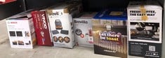 Lot 544  
            Edinburgh SR34 - Delivery Only 

                
QUANTITY OF KITCHEN & APPLIANCES ITEMS TO INCLUDE RUSSELL HOBBS 2 SLICE TOASTER W...