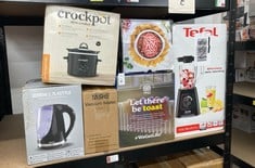Lot 74  
            Edinburgh SR34 - Delivery Only 

                
QUANTITY OF KITCHEN & APPLIANCES ITEMS TO INCLUDE RUSSELL HOBBS DESIRE ELECTRIC F...