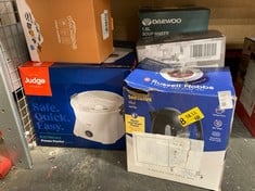 Lot 118  
            Edinburgh SR24 - Delivery Only 

                
QUANTITY OF KITCHEN & APPLIANCES ITEMS TO INCLUDE RUSSELL HOBBS TEXTURES ELECTRIC...