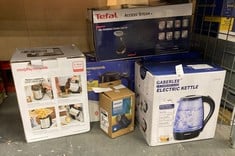 Lot 119  
            Edinburgh SR24 - Delivery Only 

                
QUANTITY OF KITCHEN & APPLIANCES ITEMS TO INCLUDE PHILIPS FABRIC SHAVER, QUICK AN...
