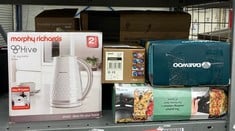 Lot 121  
            Edinburgh SR24 - Delivery Only 

                
QUANTITY OF KITCHEN & APPLIANCES ITEMS TO INCLUDE DAEWOO DEEP FILL OMELETTE MAKER...