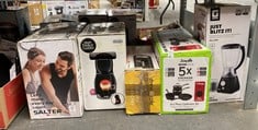 Lot 198  
            Edinburgh SR24 - Delivery Only 

                
QUANTITY OF KITCHEN & APPLIANCES ITEMS TO INCLUDE GEEPAS JUST BLITZ IT 2 IN 1` BL...