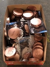 Lot 231  
            Edinburgh SR24 - Delivery Only 

                
35 X NUYOU TRI-FOLD COMPACT MIRROR - 1X, 5X, 7X MAGNIFYING MIRROR WITH LIGHT - PO...