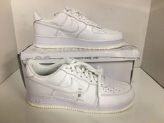 Lot 250  
            Edinburgh SR24 - Delivery Only 

                
NIKE BY NICHOLAS WHITE TRAINERS SIZE 11.5 ORIGINAL RRP £110:: LOCATION - RACK E