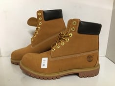 Lot 255  
            Edinburgh SR24 - Delivery Only 

                
TIMBERLAND BROWN LEATHER BOOTS SIZE 11.5 ORIGINAL RRP £155:: LOCATION - RACK E