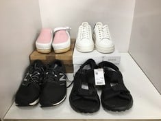 Lot 266  
            Edinburgh SR24 - Delivery Only 

                
QUANTITY OF FOOTWEAR TO INCLUDE GUESS WHITE TRAINERS SIZE 5:: LOCATION - RACK E
