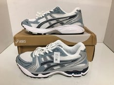Lot 270  
            Edinburgh SR24 - Delivery Only 

                
ASICS GEL-KAYANO 14 TRAINERS SILVER AND BLUE COLOURWAY SIZE UK 8 - ORIGINAL RRP £...