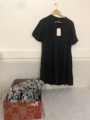 Lot 277  
            Edinburgh SR24 - Delivery Only 

                
X1 BOX OF WOMEN'S CLOTHING TO INCLUDE NOBODY'S CHILD LONG BLACK DRESS UK 10 ( MAN...