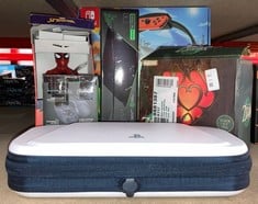 Lot 302  
            Edinburgh SR24 - Delivery Only 

                
QUANTITY OF TECH & GAMING ITEMS TO INCLUDE RAZER NAGA V2 HYPERSPEED: LOCATION - R...