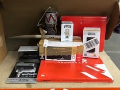 Lot 311  
            Edinburgh SR24 - Delivery Only 

                
QUANTITY OF TV & AUDIO ITEMS TO INCLUDE VOX AMPLUG 3 AP3-US - GUITAR POCKET HEADP...