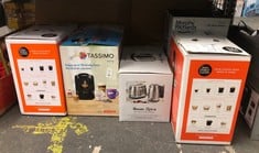 Lot 325  
            Edinburgh SR24 - Delivery Only 

                
QUANTITY OF KITCHEN & APPLIANCES ITEMS TO INCLUDE SWAN ST19028SS RETRO 2 SLICE TO...