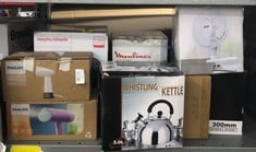 Lot 326  
            Edinburgh SR24 - Delivery Only 

                
QUANTITY OF KITCHEN AND APPLIANCE TO INCLUDE PHILIPS 1000 SERIES HANDHELD STEAMER...