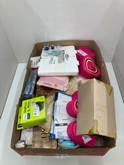 Lot 340  
            Edinburgh SR24 - Delivery Only 

                
QUANTITY OF HEALTH & BEAUTY ITEMS TO INCLUDE ECLAIRE BY LATTAFA FOR UNISEX - 3.4 ...