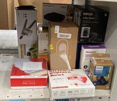 Lot 378  
            Edinburgh SR24 - Delivery Only 

                
QUANTITY OF KITCHEN & APPLIANCES ITEMS TO INCLUDE PHILIPS FABRIC SHAVER, QUICK AN...