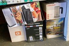 Lot 434  
            Edinburgh SR24 - Delivery Only 

                
QUANTITY OF KITCHEN AND APPLIANCES TO INCLUDE  RUSSEL HOBBS QUIET KETTLE: LOCATIO...