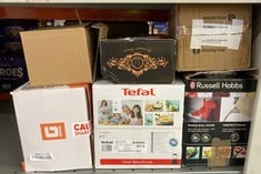 Lot 446  
            Edinburgh SR24 - Delivery Only 

                
QUANTITY OF KITCHEN & APPLIANCES ITEMS TO INCLUDE TEFAL BLENDFORCE II BLENDER, 2L...