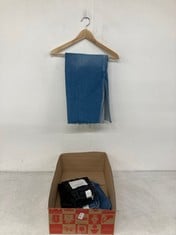 Lot 460  
            Edinburgh SR24 - Delivery Only 

                
QUANTITY OF CLOTHING & APPAREL ITEMS  TO INCLUDE JOHN LEWIS GOOD AMERICAN BLACK J...