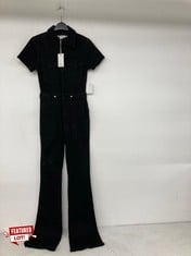 Lot 465  
            Edinburgh SR24 - Delivery Only 

                
JOHN LEWIS GOOD AMERICAN FLARED BLACK DENIM JUMPSUIT SIZE XS ORIGINAL RRP £178: L...