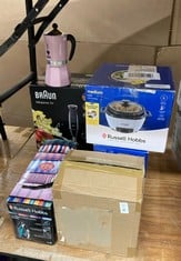 Lot 530  
            Edinburgh SR24 - Delivery Only 

                
QUANTITY OF KITCHEN & APPLIANCES ITEMS TO INCLUDE RUSSELL HOBBS ELECTRIC RICE COO...
