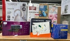 Lot 536  
            Edinburgh SR24 - Delivery Only 

                
QUANTITY OF KITCHEN & APPLIANCES ITEMS TO INCLUDE PHILIPS FABRIC SHAVER GC026/00,...