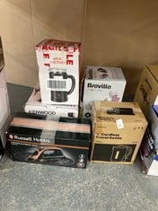 Lot 541  
            Edinburgh SR24 - Delivery Only 

                
QUANTITY OF KITCHEN & APPLIANCES ITEMS TO INCLUDE RUSSELL HOBBS STEAM IRON - COPP...