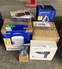 Lot 584  
            Edinburgh SR24 - Delivery Only 

                
QUANTITY OF KITCHEN & APPLIANCES ITEMS TO INCLUDE PHILIPS 1000 SERIES FABRIC SHAV...